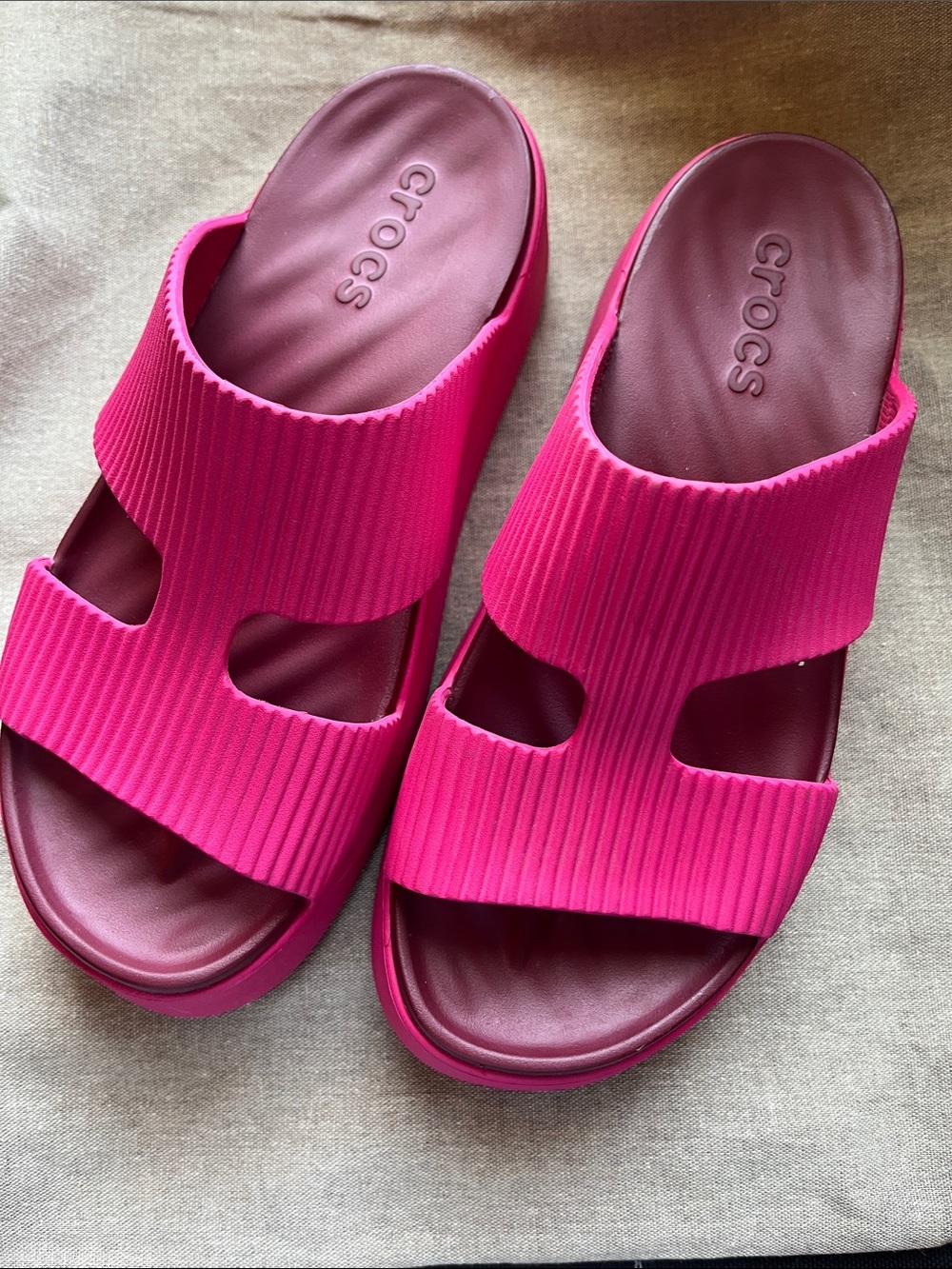 CROCS Women's Fuchsia Dual-Band Slide Sandals